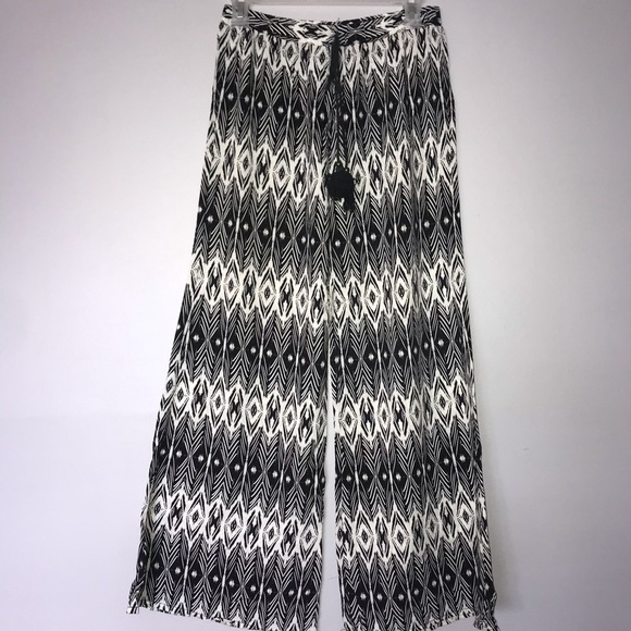 ๐ฆ Patterned Flowy Pants - Picture 1 of 3